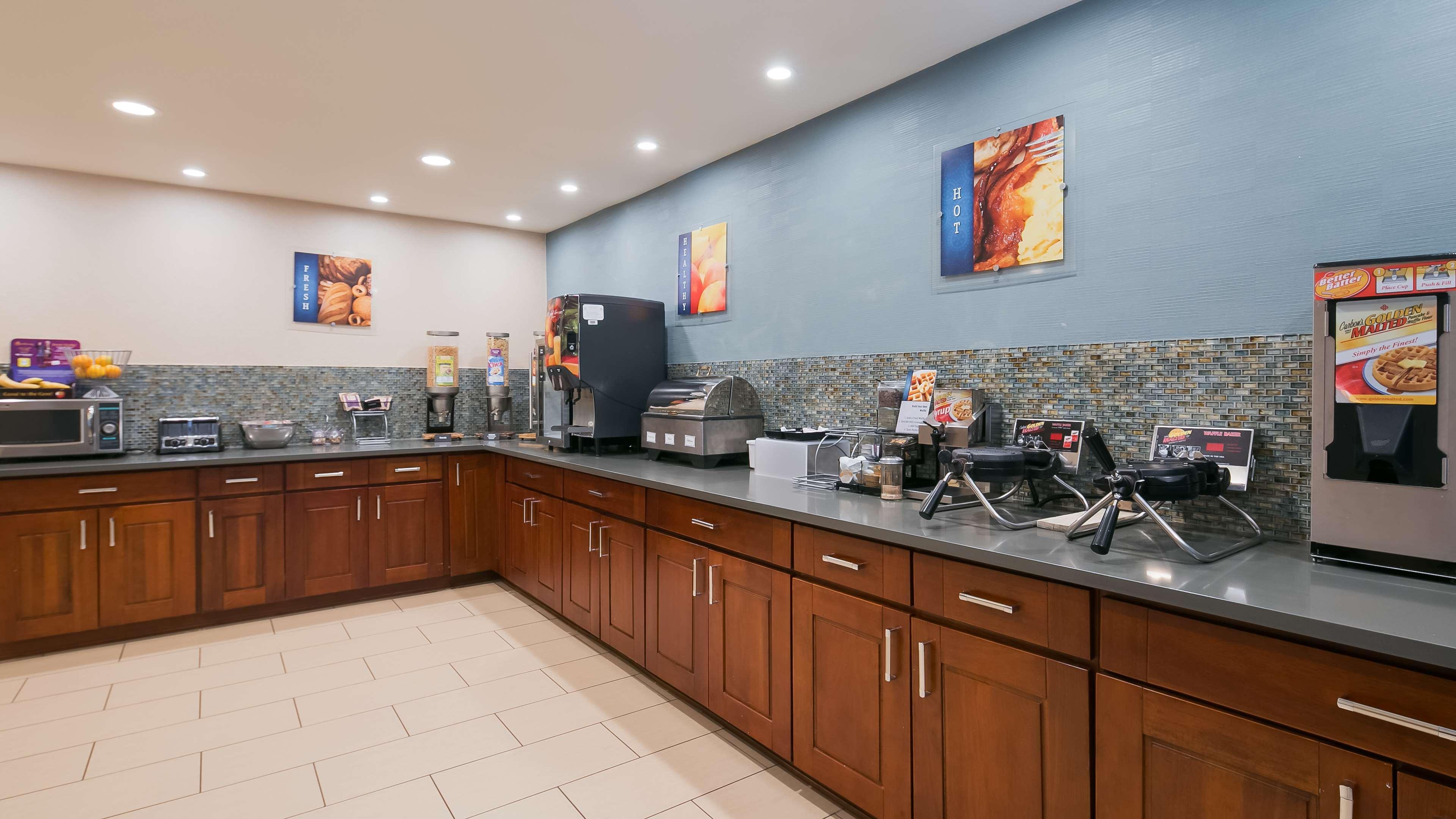 Best Western Long Beach Inn מראה חיצוני תמונה
